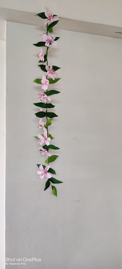 Watch making video on YouTube Paper Vines, Paper Flower Garland, Crafts For All Ages, Paper Flowers Wall, Paper Flower Garlands, Crepe Paper Flower, How To Make Crepe, Watch Making, Hanging Garland