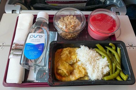 Flight Food, Food And Beverage Service, Eggplant Pasta, Airline Food, Slow Cooked Beef, Vegetarian Pasta, Food And Beverage, Qatar Airways, Fruit Platter