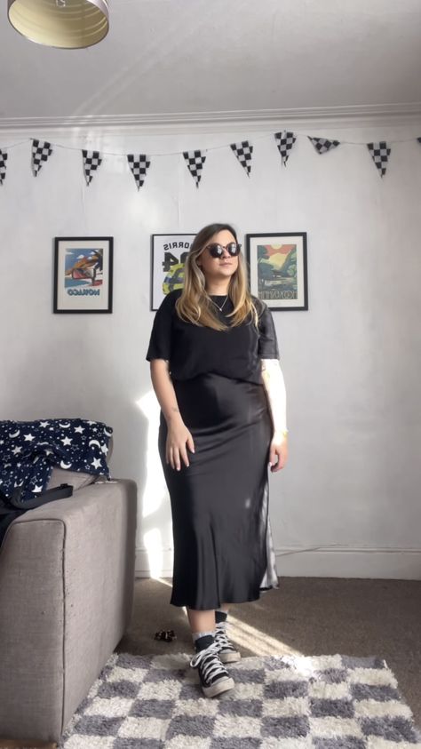 Casual Outfit For Birthday, Look Frio Plus Size, Midsize Wardrobe, Black Outfit Plus Size, Demin Skirt Outfit, Mid Size Outfits, Midsize Outfits, Summer Work Outfits, Curvy Model