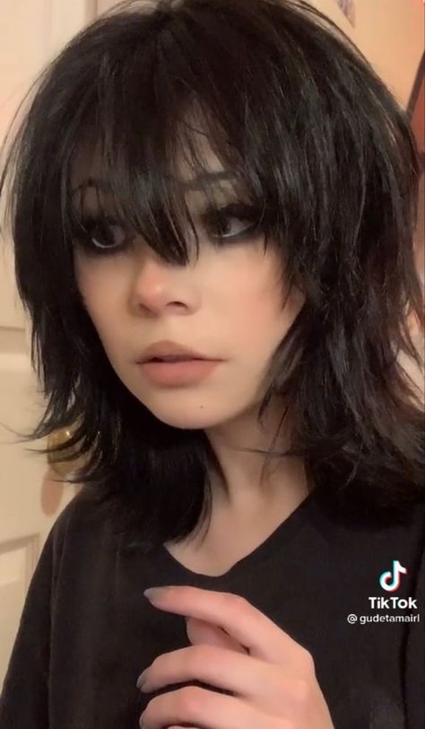 Fairycore Academia, Grunge Haircut, Mullet Hair, Aesthetic Hairstyles, Short Grunge Hair, Photo Simple, Hair Inspiration Short, Hair Dark, Emo Hair