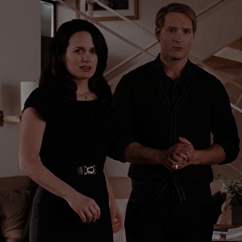 Dr Cullen, Alice Twilight, Elizabeth Reaser, Peter Facinelli, Vampire Twilight, The Cullen, Twilight New Moon, Twilight Photos, Vampire Girls