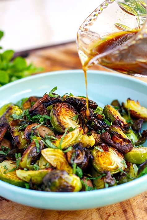 Balsamic Honey Roasted Brussels Sprouts Roast Sprouts, Brussels Sprouts And Mushrooms, Dietary Recipes, Healthy Brussel Sprout Recipes, Healthy Brussel Sprouts, Roast Ideas, Balsamic Brussels Sprouts, Thanksgiving Vegetable Sides, Hot Mustard