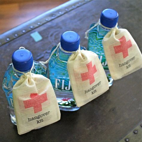 Hangover kit welcome bag as seen on @offbeatbride #wedding #welcomebag… Hangover Kit Diy, Funny Wedding Favors, Hangover Kit Wedding, Diy First Aid Kit, Hangover Kit Bags, Wedding Favors And Gifts, Hangover Kit, Boda Mexicana, Bottled Water