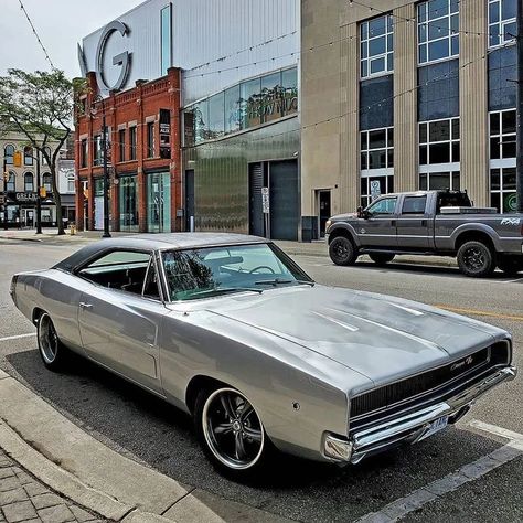 American Muscle Car Classic Silver Chargers, 1968 Dodge Charger, Dodge Chargers, Old Vintage Cars, Mopar Muscle Cars, Custom Muscle Cars, Classic Muscle Cars, Car Classic, Mopar Muscle