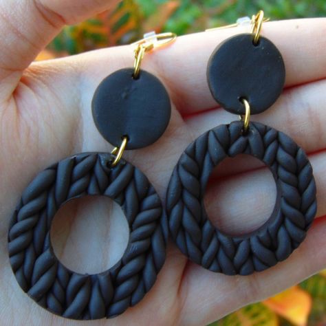 Sweater Polymer Clay Earrings, Clay Knitting, Polymer Earrings, Earring Designs, Earring Ideas, Handmade Jewelry Diy, Jewelry Diy, Clay Crafts, Designer Earrings