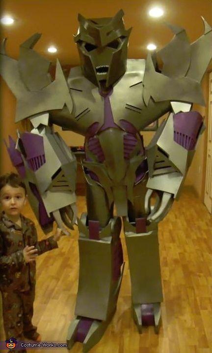 Megatron Costume, Costume Works, Homemade Halloween Costumes, Halloween Costume Contest, Halloween Costumes Makeup, Transformers Prime, Transformers Art, Costume Contest, Creative Halloween Costumes