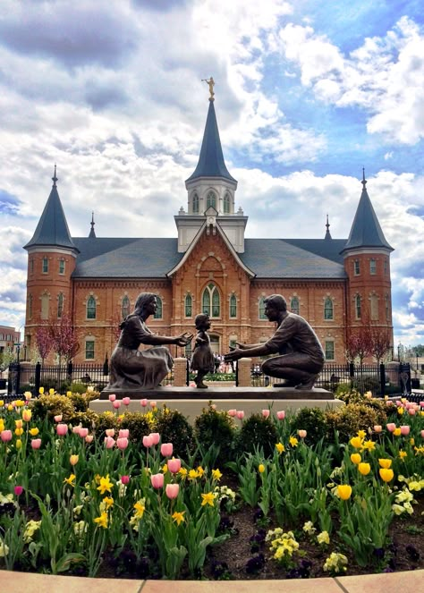 Provo City Center Temple from the outside. Temples Lds, Lds Aesthetic, Lds Temples In The Fall, Prettiest Lds Temples, Gospel Art, Seattle Lds Temple, Lds Temple Pictures, Provo City Center Temple, Bountiful Utah Temple