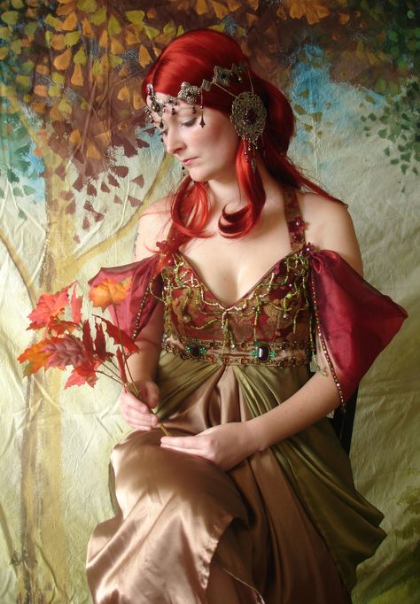 costumes inspired by Alphonse Mucha art Solarpunk Fashion, Alphonse Mucha Art, Mucha Art, Oh My Goddess, Lovely Pictures, Art Costume, Pre Raphaelite, Alphonse Mucha, Acrylic Painting Canvas