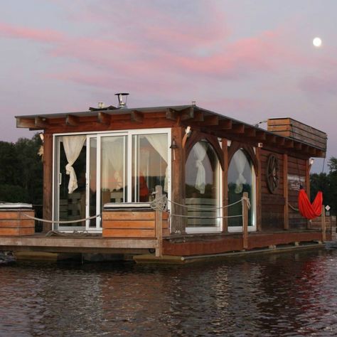 These 51 Airbnb Houseboats Are Like Living in a Floating Tiny House Small Houseboats, Boat House Interior, Houseboat Living, Dutch Barge, Haus Am See, Floating House, Tiny House Movement, Up House, Houseboat