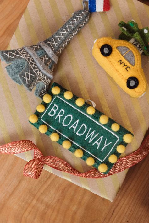 Diy Felt Crafts, Nyc Ornament, Nyc Taxi, Broadway Nyc, Christmas In The City, Felt Crafts Diy, Felt Ornament, Felt Craft, Ornament Ideas