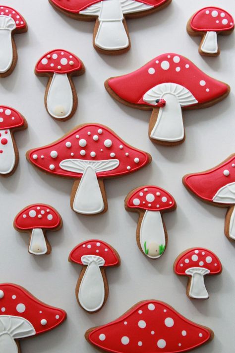 Mushroom Cookies, Elephant Cookies, Royal Icing Recipe, Creative Cookies, Cookie Inspiration, Flower Cookies, Iced Cookies, Cut Out Cookies, Cute Cookies