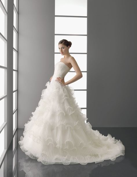 Dramatic ivory ballgown wedding dress from Aire Barcelona's Spring 2012 collection Tiered Wedding Dress, Wedding Dress Organza, Organza Wedding Dress, Ruffle Wedding Dress, Cute Wedding Dress, Wedding Dresses Satin, Formal Dresses For Weddings, Fall Wedding Dresses, Colored Wedding Dresses