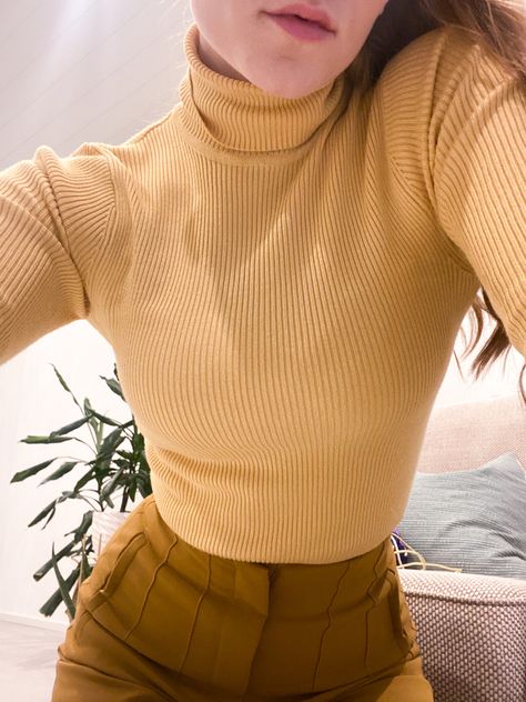 #outfits #zara #turtleneck #yellow #yellowasthetic Yellow Turtleneck Outfit, Pastel Yellow Outfit, Turtleneck Outfit Aesthetic, Aunt Vibes, Mustard Outfits, Guy Outfit, Turtleneck Sweater Outfit, Turtleneck Outfits, Yellow Turtleneck