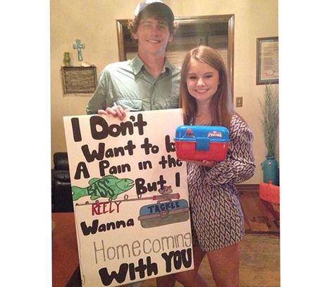 A cute way to ask someone who loves fishing Cute Ways To Ask Someone To Homecoming, Fishing Promposal, Best Prom Proposals, Prom Posals, Creative Prom Proposal Ideas, Dance Proposals, Prom Props, Country Prom, Funny Prom