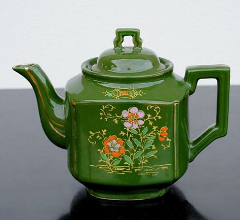 Cute Teapot Aesthetic, Vintage Teapots Unique, Cool Teapots, Tea Pots Unique, Aesthetic Teapot, Japanese House Decor, Teapot Aesthetic, Ceramic Tea Pots, Teapot Unique