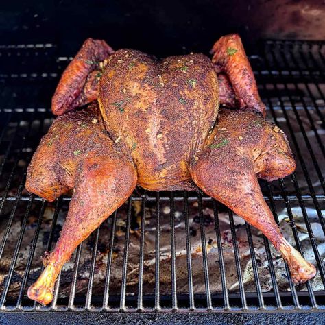 This beginner-friendly Traeger spatchcock smoked turkey recipe turns out perfectly tender with crispy skin -- NO BRINE NEEDED! Learn how to pellet smoke it in this simple step-by-step guide… Preparing A Turkey, Spatchcock Turkey, Smoked Burgers, Alabama White Sauce, Smoked Recipes, Smoked Turkey Recipes, Spatchcock Chicken, Honey Bbq Sauce, Pellet Grill Recipes