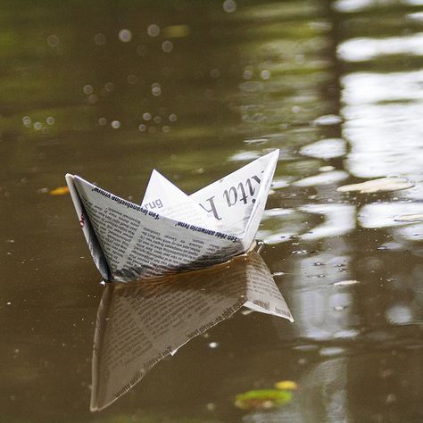 Little boat.... Aesthetic Childhood Memories, Paper Boat Aesthetic, Make A Paper Boat, Childhood Memories Aesthetic, Boat Photography, Childhood Memories Quotes, Paper Boats, Folding Boat, Childhood Memories Art