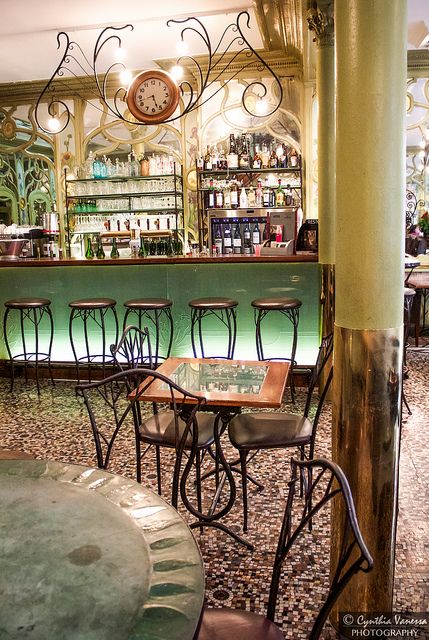 Art Nouveau Restaurant in Paris.  Bouillon Racine | Flickr - Photo Sharing! Art Nouveau Cafe Interior, Art Nouveau Paris, Art Nouveau Cafe, 1920s Restaurant, Art Nouveau Restaurant, Art Nouveau Bar, Green Lighting, Restaurant In Paris, Art Nouveau Decor