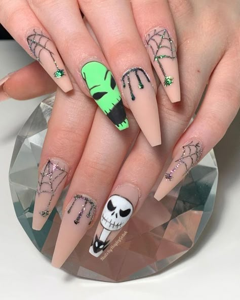 Tim Burton Nails Acrylic, Tim Burton Inspired Nails, Boogie Man Nails, Jack And Sally Nail Designs, Zero Nails, Jack And Sally Nails, Halloween Themed Nails Acrylic, Tim Burton Nails, Skeleton Nails