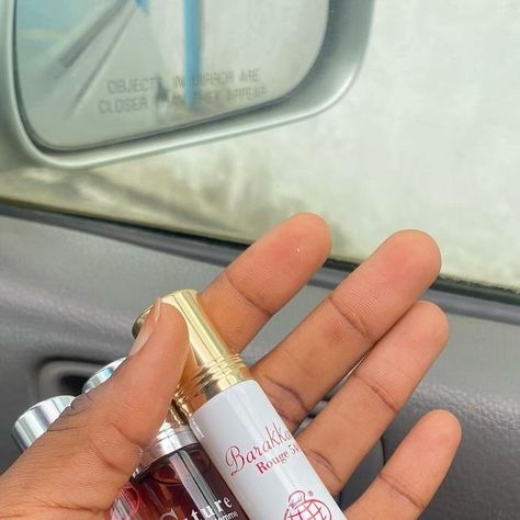 𝓢𝓬𝓮𝓷𝓽𝓫𝔂𝓐𝓶𝓪𝓪 || Perfume combo || Perfume gift set 🌼 on Instagram: "10ml roll on parfum oil   🌹🌹🌹  🏷️2500/1  Oil that is long-lasting and announces your presence ." Combo Perfume, Rollon Perfume, Girly Phone Cases, Roll On Perfume, Perfume Gift Sets, Perfume Gift, Roll On, Gift Set, Rolls