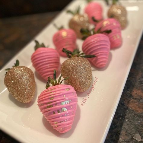 Pink Gold Strawberries, Gold Leaf Strawberries, Brown And Pink Strawberries, Sparkly Strawberries, Brown And Pink Chocolate Covered Strawberries, Dipped Berries, Paris Party Decorations, Dipped Treats, Chocolate Covered Fruit