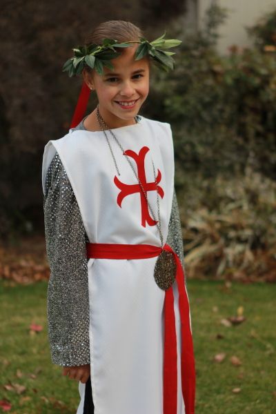 Playing in the Past Idea- Joan of Arc costume Joan Of Arc Costume Diy, Joan Of Arc Costume, Saint Costume, St Joan Of Arc, Saint Joan Of Arc, St Joan, Catholic Kids, All Saints Day, Rave Fashion