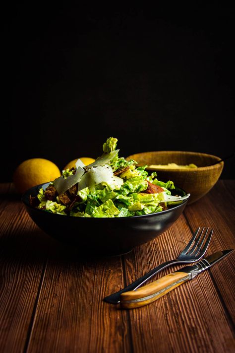 Caesar Salad Photography, Salad Photography Food Styling, Creamy Caesar Salad, Salad Photography, Chicken Salad Bowls, Salad Presentation, Salad Photo, Shoot Moodboard, Caesar Chicken