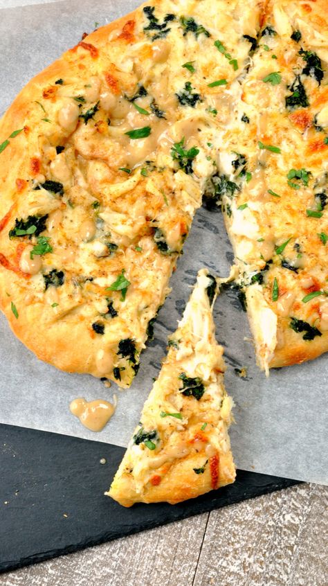 Amazing Creamy Crab Pizza - My Suburban Kitchen Crab Pizza Maryland, Seafood Calzone Recipe, Crab Pizza Recipe, Crab Pizza, Flat Pizza, Lobster Pizza, Hummus Pizza, Asparagus Pizza, Shrimp Pizza