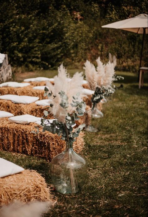 Farm Boho Wedding, Hay Bail Wedding, Hay Bales Wedding Seating, Hay Bale Seating Wedding, Corn Field Wedding, Elegant Western Wedding, Small Intimate Backyard Wedding, Classy Boho Wedding, Hay Bale Wedding