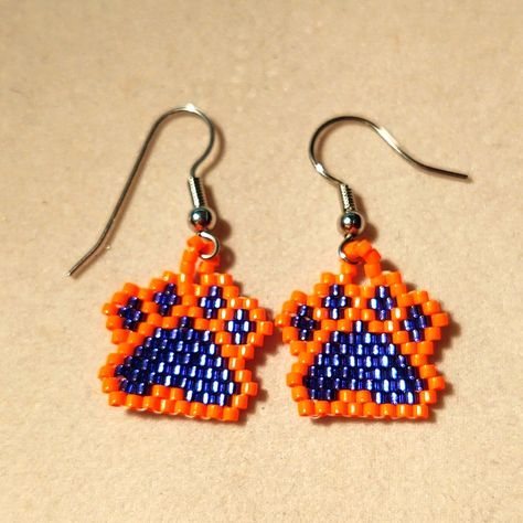 Fall Themed Beaded Jewelry, Beaded Paw Print Pattern, Bear Paw Beadwork, Paw Print Beaded Earrings, Beaded Dog Earrings, Cheetah Beaded Earrings, Native American Beadwork Earrings, Pearl Earrings Handmade, Paw Print Earrings