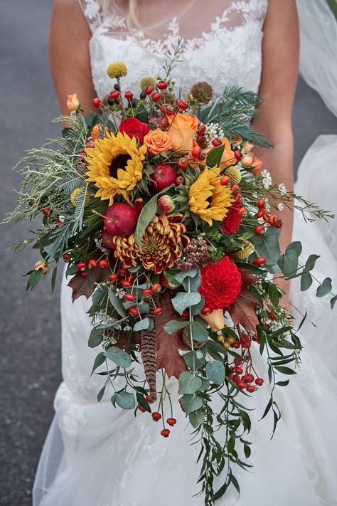 Dahlia Flower Bouquet Wedding Ideas, Cascading Sunflower Bridal Bouquet, Maroon And Sunflower Wedding, Roses And Sunflowers Wedding, Sunflowers With Roses, Apple Bouquet, Red Sunflower Wedding, Bouquet With Sunflowers, Cascade Wedding Bouquet