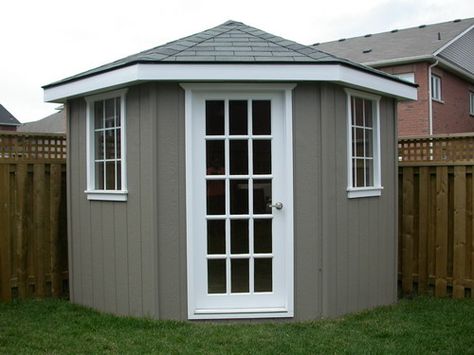 Instructions on how to build a corner shed; Doesn't look too hard. Corner Shed, Diy Storage Shed Plans, Corner Sheds, Backyard Storage Sheds, Diy Storage Shed, Wood Shed Plans, Build Your Own Shed, Free Shed Plans, Homesteading Diy