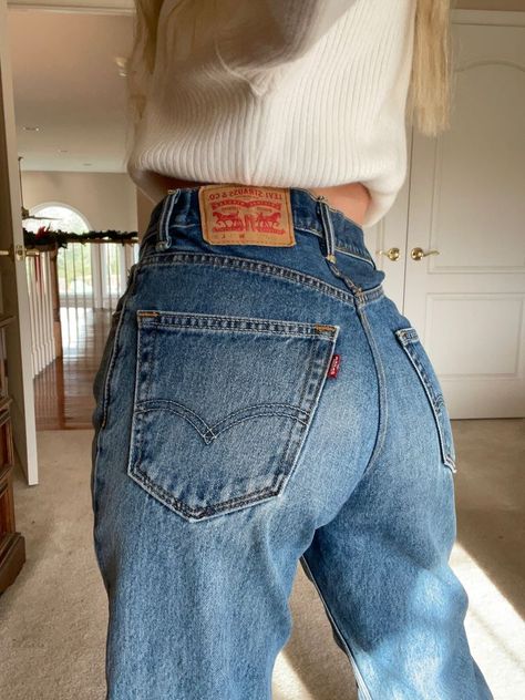 Levi’s Women Outfit, Oversized Levis Jeans, Aesthetic Levis Jeans, Thrifted Levi Jeans, Levi 550 Jeans Women, Levi’s 550 Outfit, Levi’s Boyfriend Jeans, Levis Pants Women, Levi's Jeans Women