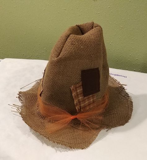 How To Make A Scarecrow Hat, Diy Scarecrow Hat, Scarecrow Hats, Scarecrow Halloween Costume, Diy Scarecrow Costume, Wizard Of Oz Decor, Halloween Costumes Scarecrow, Make A Scarecrow, Scarecrow Hat