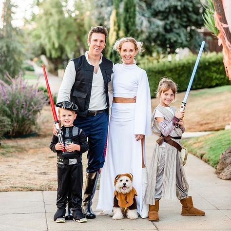 Family Of 4 Star Wars Costumes, Rae Costume Star Wars, Family Star Wars Costumes With Baby, Toddler Star Wars Costume, Disney Family Of 4 Costumes, Disney Family Halloween Costumes For 4, Family Star Wars Costume, Halloween Costumes Family Of Three, Family Of Three Halloween Costumes