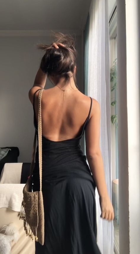 Sum Dresses, Back Aesthetic, Yachts Girl, 00s Fashion, Outfit Inspo Summer, Dream Wedding Ideas Dresses, Kendall Jenner Outfits, Popular Dresses, Basic Dress