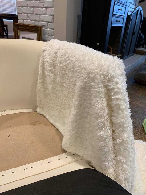 Diy Sherpa Chair, Recover Couch, Recovered Dining Chairs, Reupholster Chair Diy, Faux Fur Chair, Diy Faux Fur, Office Chair Makeover, Fur Furniture, Diy Chair Covers