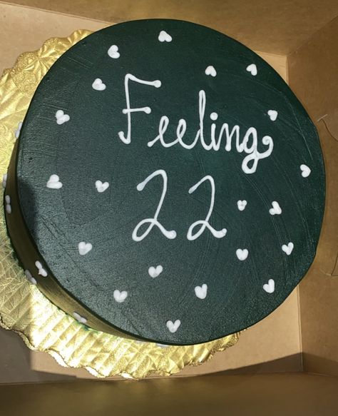 Birthday Cake Dark Green, Dark Green Cake Aesthetic, Dark Green Birthday Cake, Green And Black Cake, Birthday 22 Aesthetic, Dark Green Cake, 22nd Birthday Cake, 22 Aesthetic, Green Birthday Cakes