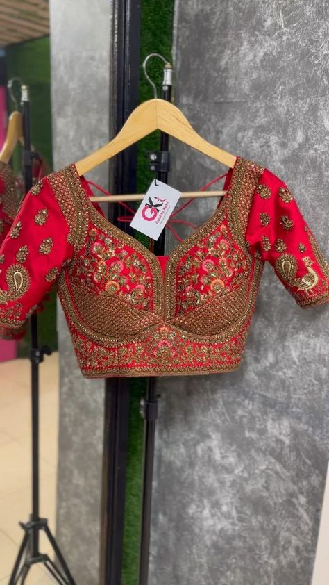 Sabyasachi Blouse Designs, Sabyasachi Blouse, Exclusive Saree Blouse Designs, Indian Outfit Ideas, Choli Blouse Design, Long Blouse Designs, Blouse Designs Pattern, Latest Bridal Blouse Designs, Blouse Designs Catalogue