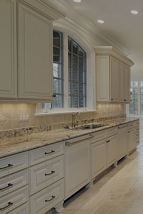 Home Builders kitchen Oakville Classic Traditional Kitchen, Antique White Kitchen, Kabinet Dapur, Classic Kitchen, White Kitchen Design, Kitchen Decorating, Kitchen Redo, Amazing Ideas, White Kitchen Cabinets