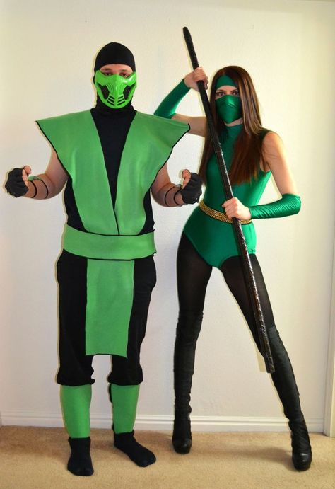 Dress like Reptile from Mortal Kombat - Costume & Cosplay Guide  #MortalKombat #costume  #Reptile Jade Mk, Bonnie And Clyde Halloween Costume, Cute Couples Costumes, Popular Halloween Costumes, The Mask Costume, Green Mask, Cute Couple Halloween Costumes, Cat Halloween Costume, Costumes For Teens