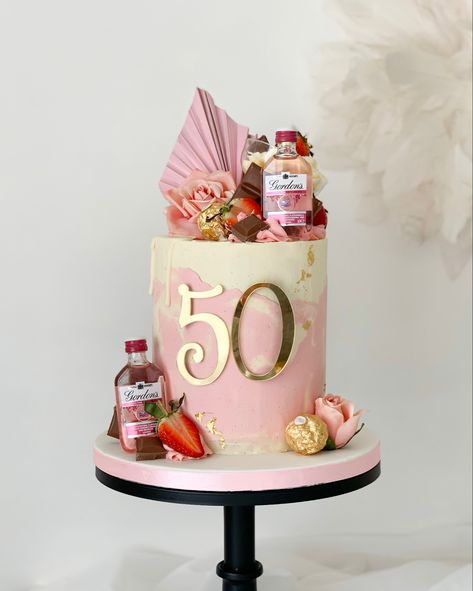 Gin Cake Birthday, Gin Birthday Cake Ideas, Gin Cake, Gin Cake Design, Pink 40th Birthday Cake, 50th Birthday Cake Funny Woman, Pink Gin Birthday Cake, 18th Birthday Cake Pink Gin, Pink Birthday Cake With Alcohol Bottles