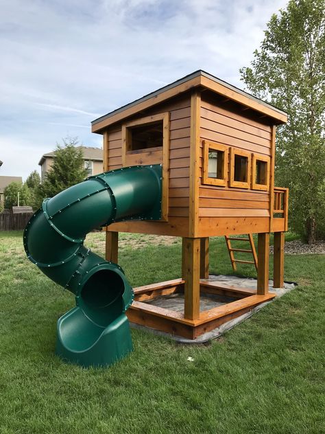 Cool Tree Houses For Kids, Wooden Playhouse With Slide, Simple Playhouse, Play Houses Diy, Outside Playground, Custom Playhouse, Playhouse With Slide, Outdoor Play Structures, Roof Hatch