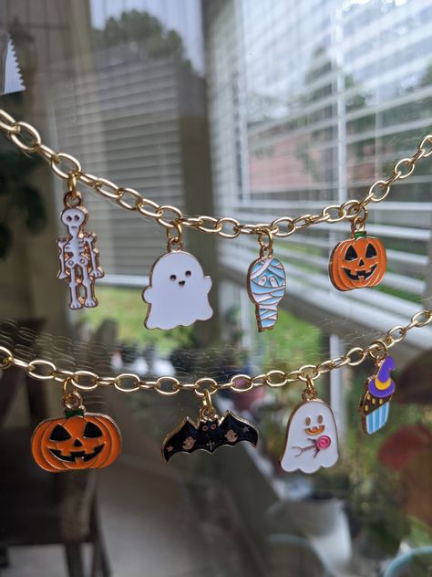 Spooky charm bracelet, Halloween bracelet Alt Accessories, Halloween Charm Bracelet, Halloween Bracelet, Autumn Decorating, Halloween Charms, Fall Feels, Halloween Accessories, Themed Jewelry, Halloween Jewelry