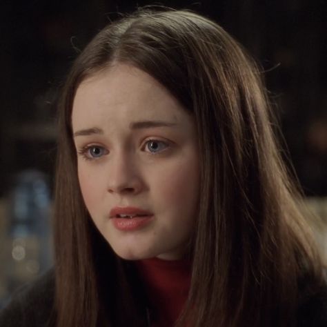 Gilmore Makeup, Roy Gilmore, Rory Gilmore Icon, Straight Eyebrows, Team Logan, Candice King, Ancient Chinese Clothing, Mary Stuart, Alexis Bledel