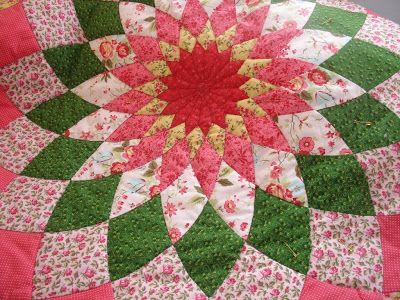 Giant Dahlia Quilt Pattern Free, Dahlia Quilt Pattern Free, Dahlia Quilt Pattern, Giant Dahlia Quilt, Quilt Step By Step, Judy Davis, Dahlia Quilt, Giant Dahlia, Quilt Pattern Free