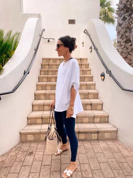 Here is my go-to comfortable travel day outfit. You just can't go wrong with this oversized short sleeve sweatshirt, buttery soft high waisted navy leggings, and cute white sandals. For travel days I pretty much always throw my hair in a claw clip. To shop this look and to see more outfit inspo head to my LTK! | outfit, travel, travel outfit, fashion, inspiration, casual Leggings With Sandals Outfit, Leggings And Sandals Outfit, Navy Leggings Outfit Casual, Hair In A Claw Clip, Navy Leggings Outfit, Cute White Sandals, Travel Day Outfit, Leggins Outfit, Leggings Outfit Fall