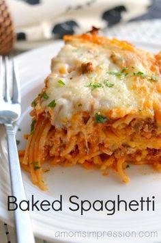 The perfect spaghetti pie for a family dinner or potluck. I also love giving it for meals for sick neighbors because its a quick and easy recipe that everyone loves. Favorite Baked Spaghetti, Spaghetti Pie Recipe Easy, Baked Spagetti, Easy Baked Spaghetti Recipe, Spaghetti Pie Recipes, Easy Baked Spaghetti, Baked Spaghetti Recipe, Spaghetti Pie, Spaghetti Casserole