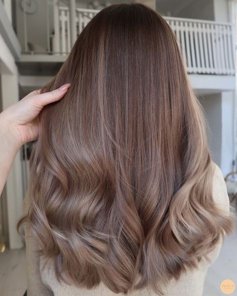 Soft Blonde Hair, Beige Hair, Brown Hair Looks, Brown Hair Inspo, Brunette Hair With Highlights, Vlasové Trendy, Hair Tips Video, Brown Hair Balayage, Dark Blonde Hair