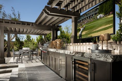 Luxury Outdoor Kitchen, Design Grill, Modern Outdoor Kitchen, Outdoor Kitchen Bars, Outdoor Kitchen Appliances, Toll Brothers, Patio Kitchen, Backyard Kitchen, Rustic Kitchen Design